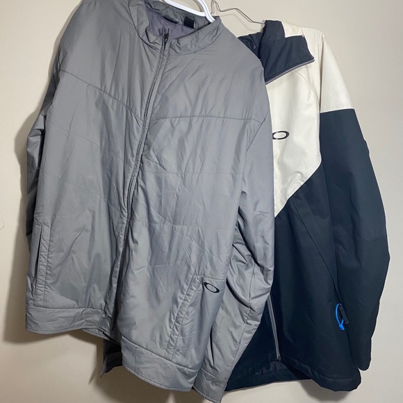 SOLD! 2 OAKLEY JACKET - Picture 8 of 14